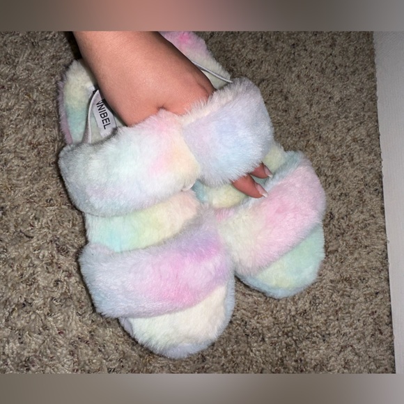 Soft Angel 👼🏻 ☁️ slippers size 9 - Picture 3 of 4